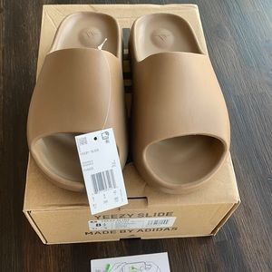 Yeezy Slides Size 8.5 US